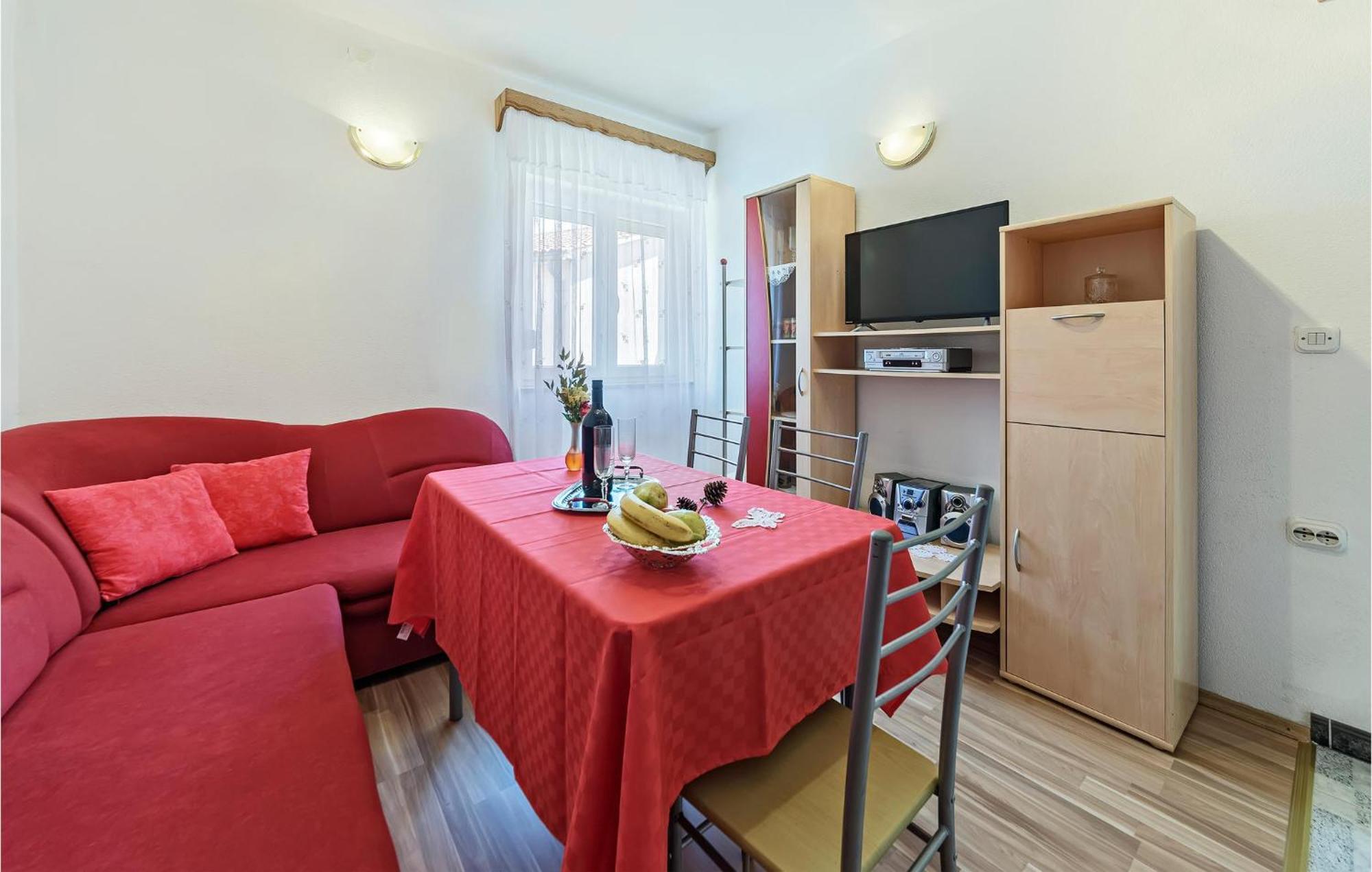 2 Bedroom Lovely Apartment In Labin Лабин Экстерьер фото